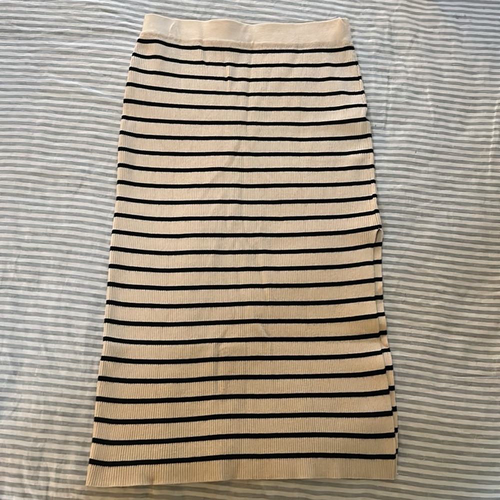 Two piece striped sweater and skirt set size medium - Picture 10 of 10